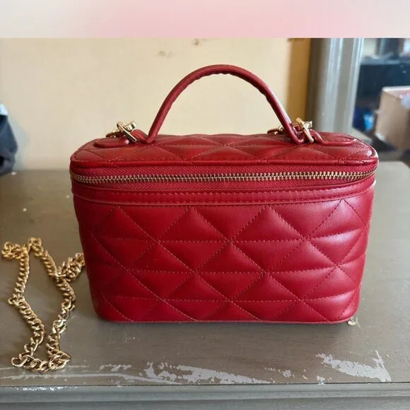 RED QUILTED PURSE WITH HANDLE - Picture 1 of 4